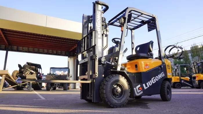 LiuGong CPCD15 LPG газ-бензиновый вилочный погрузчик (1,5 тонны)