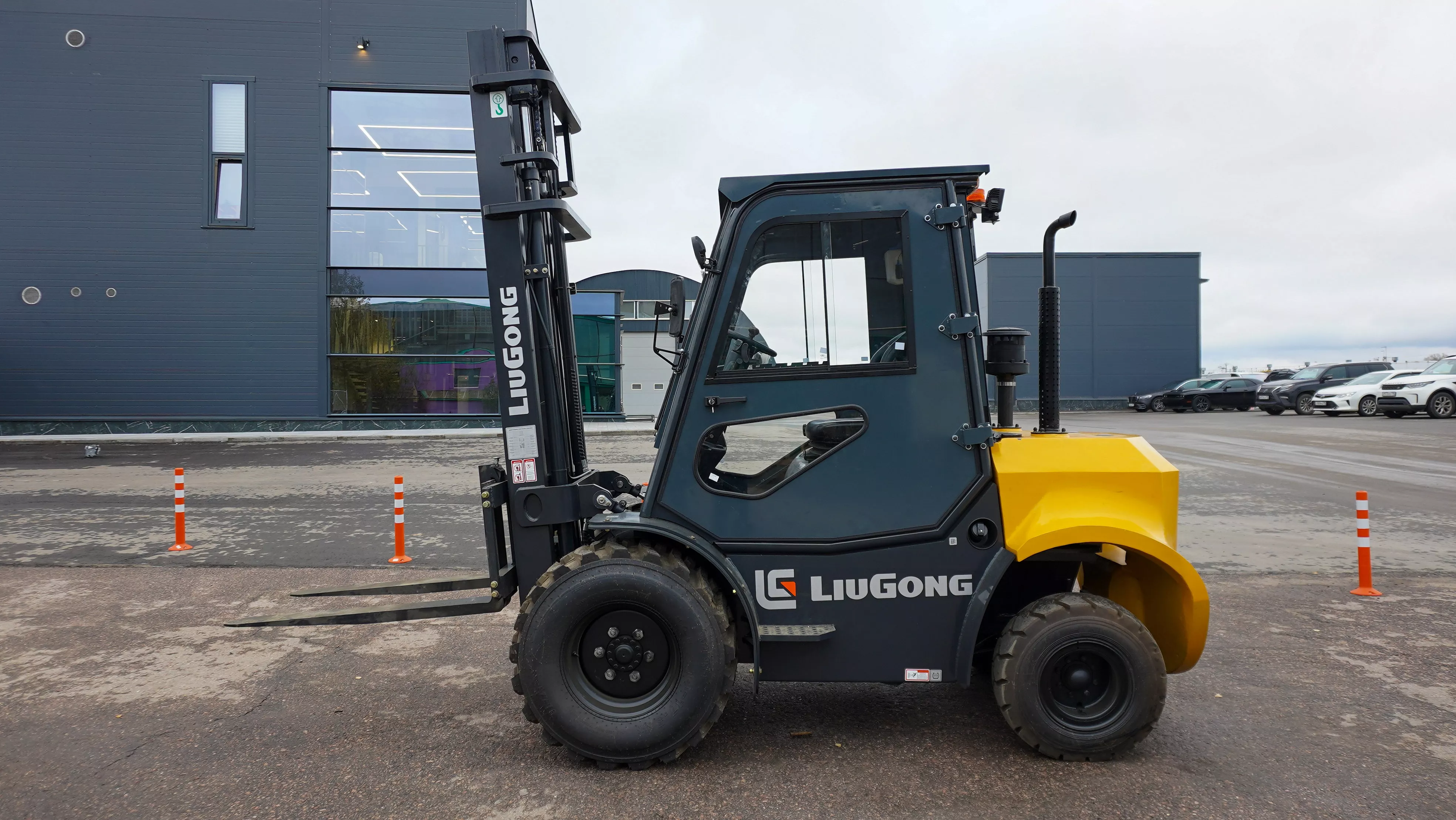 Внедорожный вилочный погрузчик LiuGong CLG2035H-R (3,5 тонны)