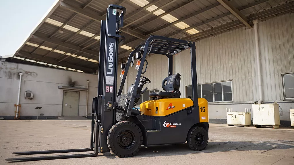 Дизельный вилочный погрузчик LiuGong CPCD15 в Ярославле