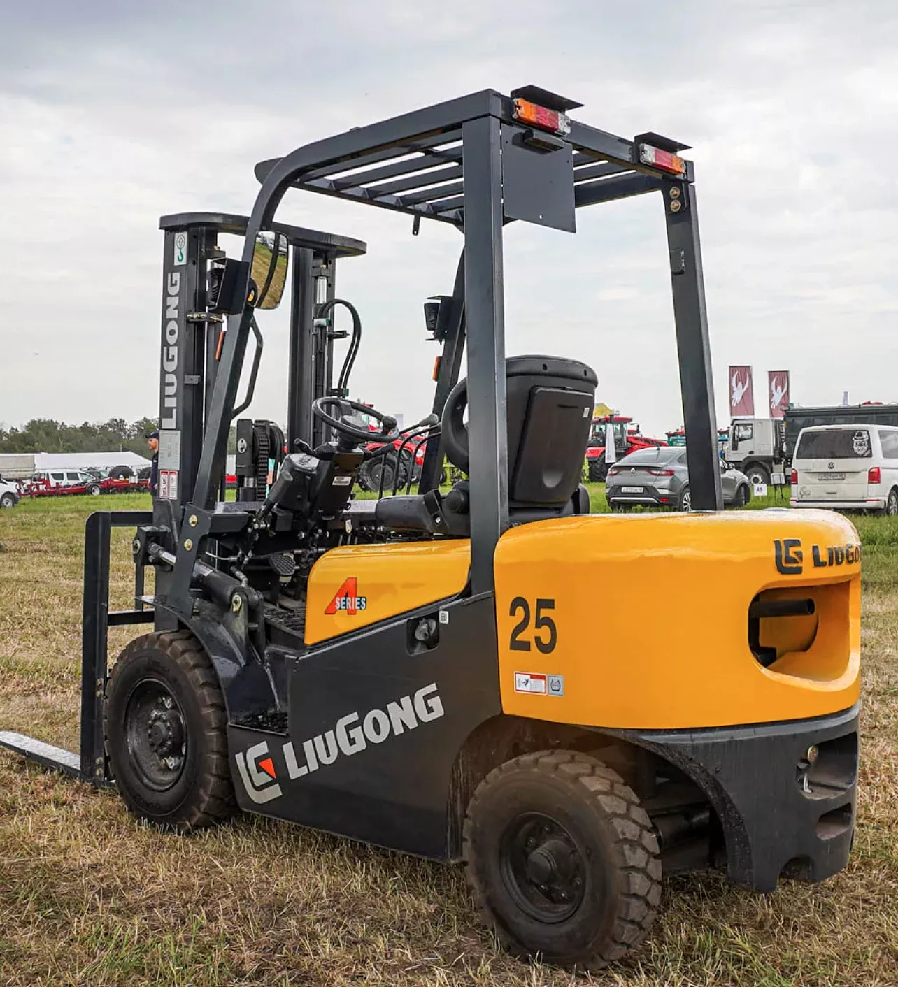 Обзор вилочного погрузчика LiuGong CPCD25 Isuzu (2,5 тонны)