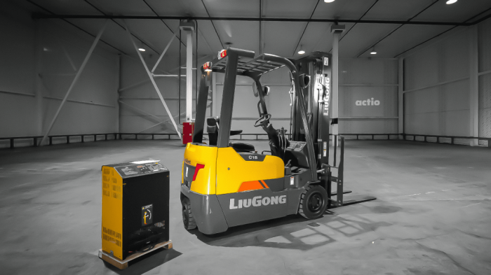 Вилочный электропогрузчик LiuGong CLGA18-T (1,8 тонн) в Санкт-Петербурге