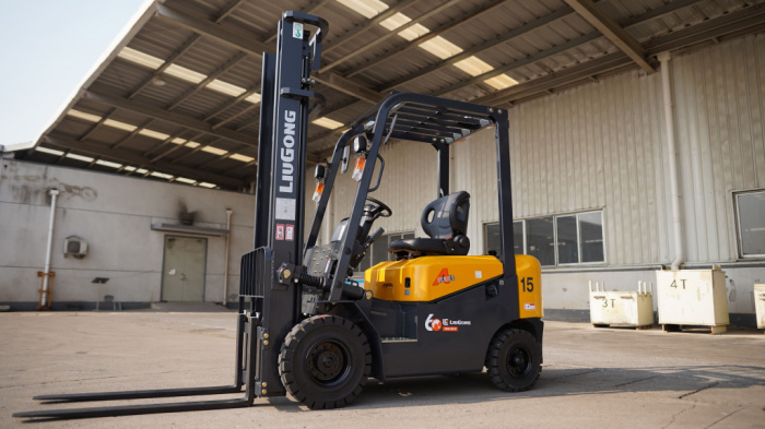 Дизельный вилочный погрузчик LiuGong CPCD15 в Ярославле