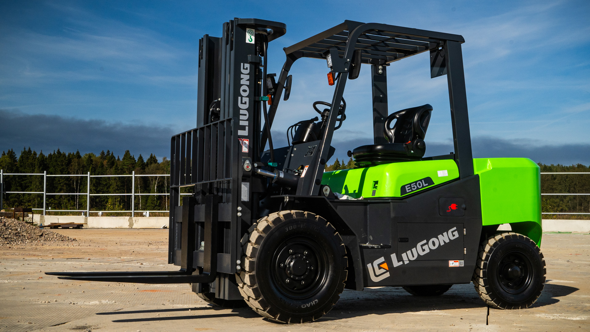 Электрические вилочные погрузчики LiuGong 