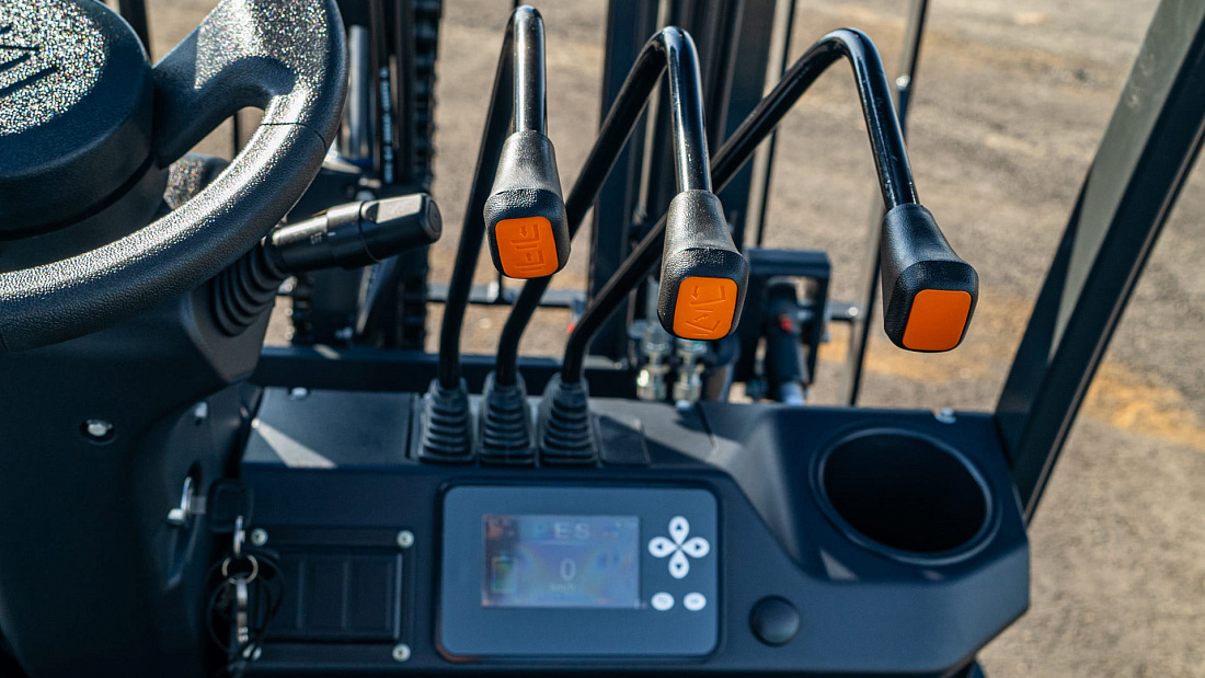 Электрический вилочный погрузчик LiuGong CPD30L FS (3 тонны)