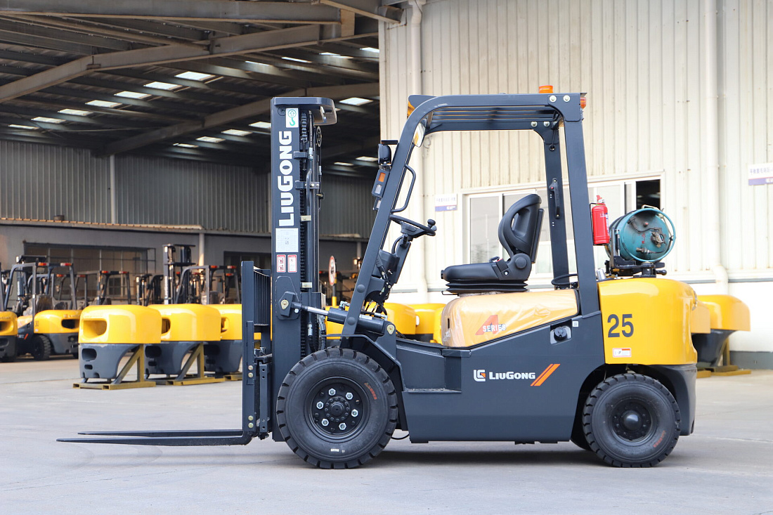 Вилочный автопогрузчик LIUGONG CPCD25 ISUZU (2,5 тонны)