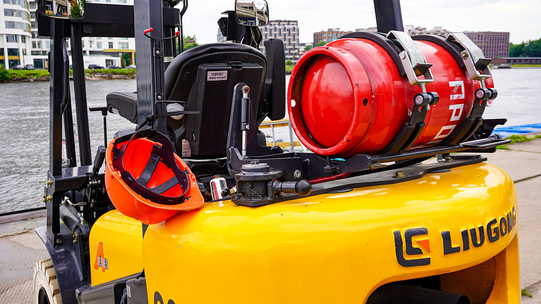Газ-бензиновый вилочный погрузчик LIUGONG CPCD20 LPG