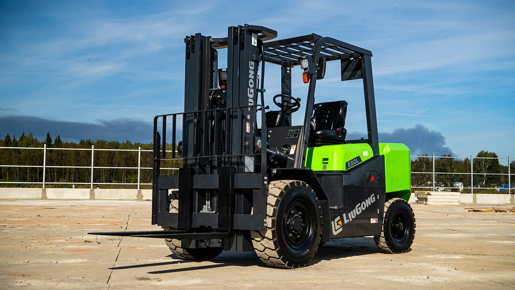 Электрические вилочные погрузчики LiuGong 