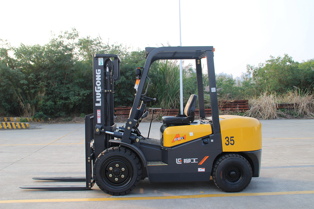 Вилочный автопогрузчик LIUGONG CPCD35 Xinchai (3.5 тонн)
