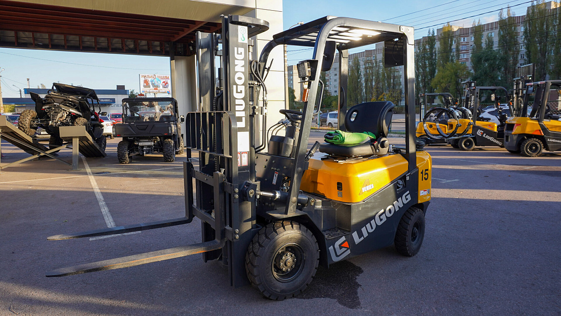 Газ-бензиновый вилочный погрузчик LIUGONG CPCD15 LPG