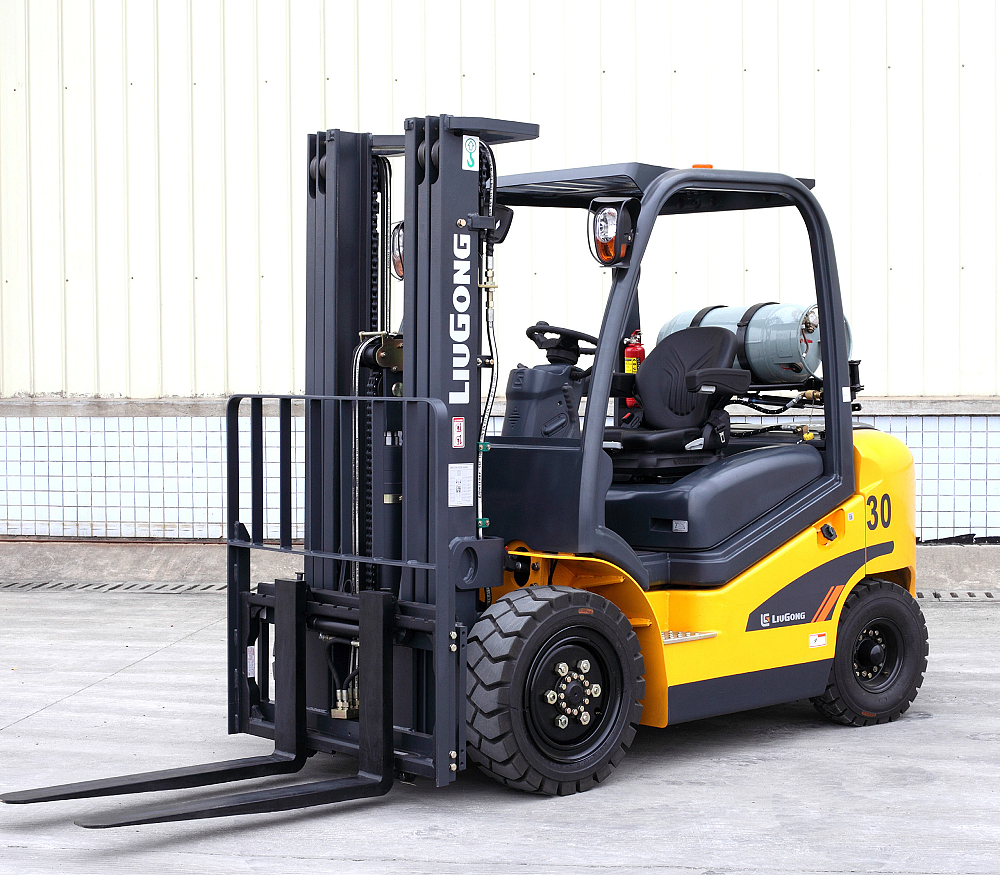 LiuGong CPCD30 LPG газ-бензиновый вилочный погрузчик (3 тонны) в Твери