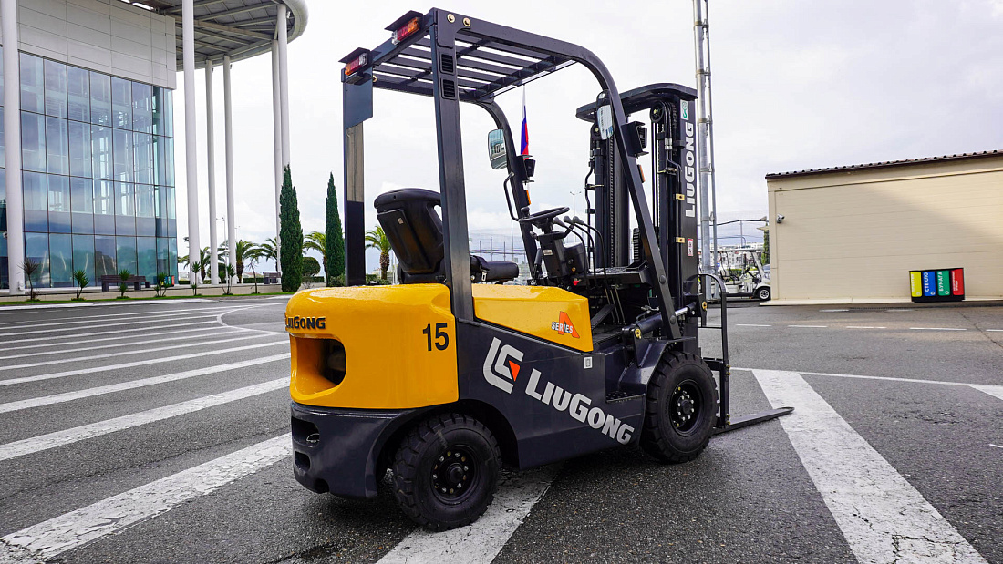 Вилочный автопогрузчик LIUGONG CPCD15 Xinchai (1,5 тонны)