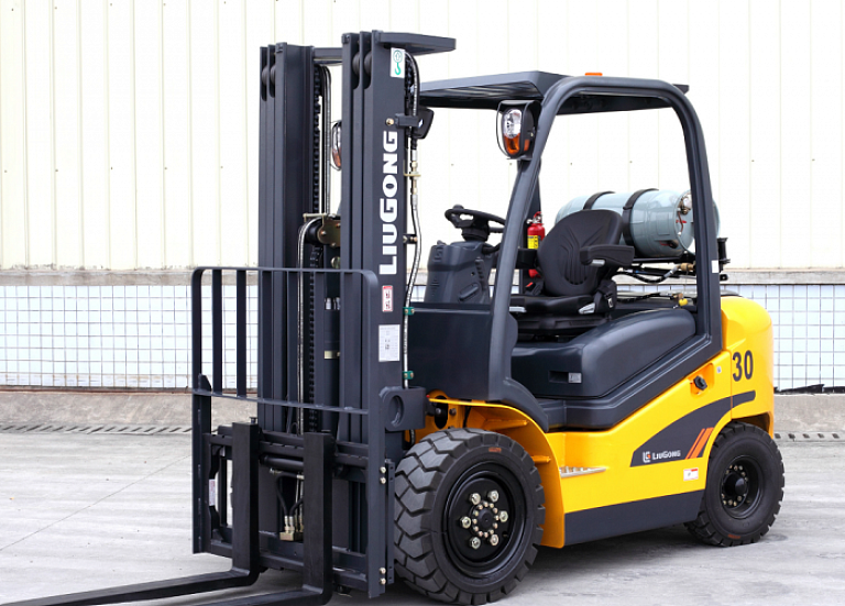 LiuGong CPCD30 LPG газ-бензиновый вилочный погрузчик (3 тонны) в Казани