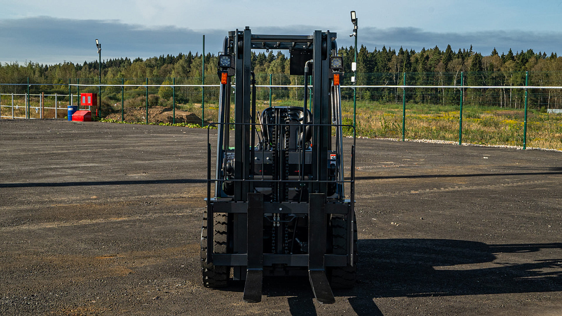 Электрический вилочный погрузчик LiuGong CPD30L FS (3 тонны)