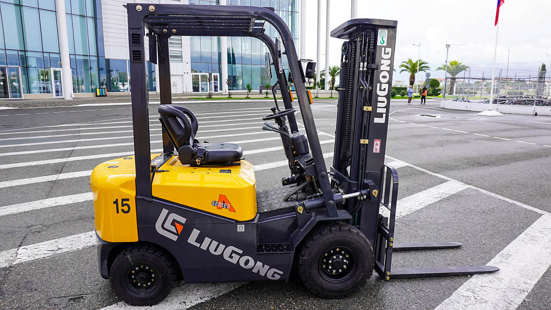 Вилочный автопогрузчик LIUGONG CPCD15 ISUZU (1,5 тонны)
